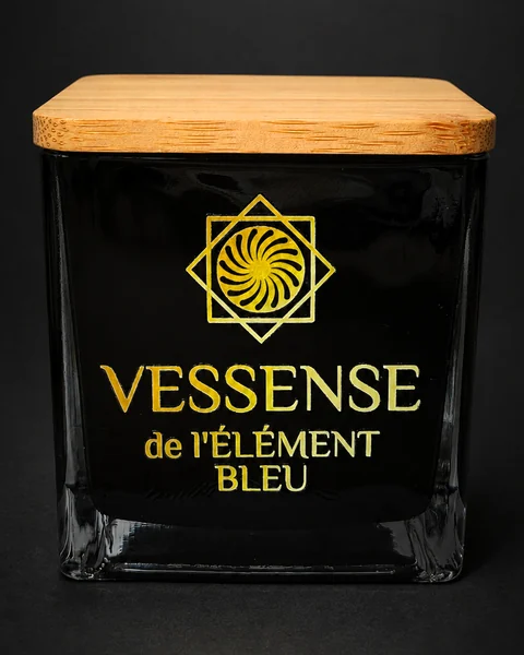 VESSENSE de l'ÉLÉMENT BLEU — vaso di vetro quadrato con coperchio di legno naturale